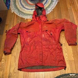 VINTAGE Arcteryx Rain Jacket Wmns Med.